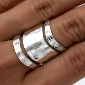 Jewelry 925 Silver sparkly unique ring (size 7US)